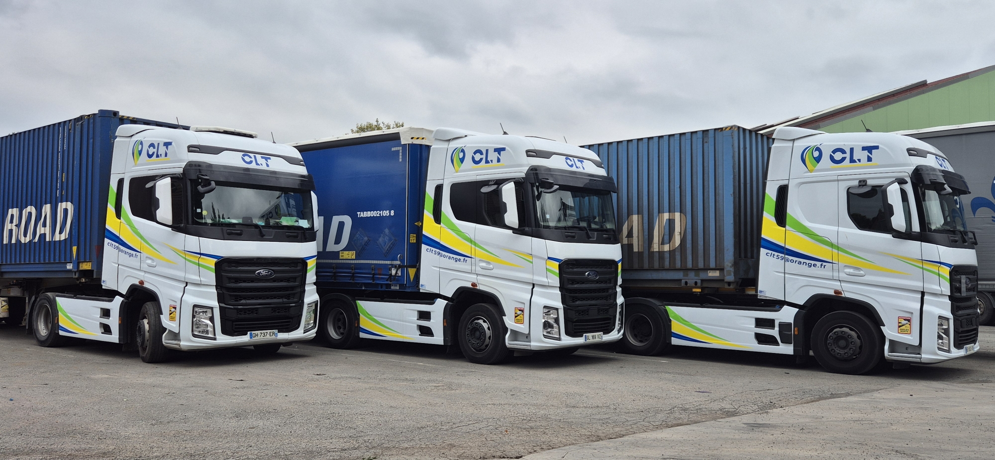 Tracteur et semi-remorque CLT à Gondecourt